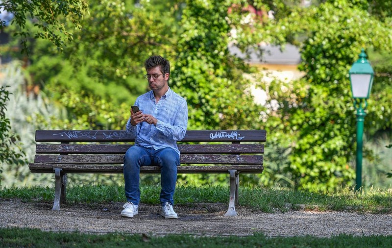 „Munca noastră ne-a făcut ținte”. Interviu cu jurnalistul maghiar de investigații spionat cu ajutorul softului Pegasus, vândut guvernelor