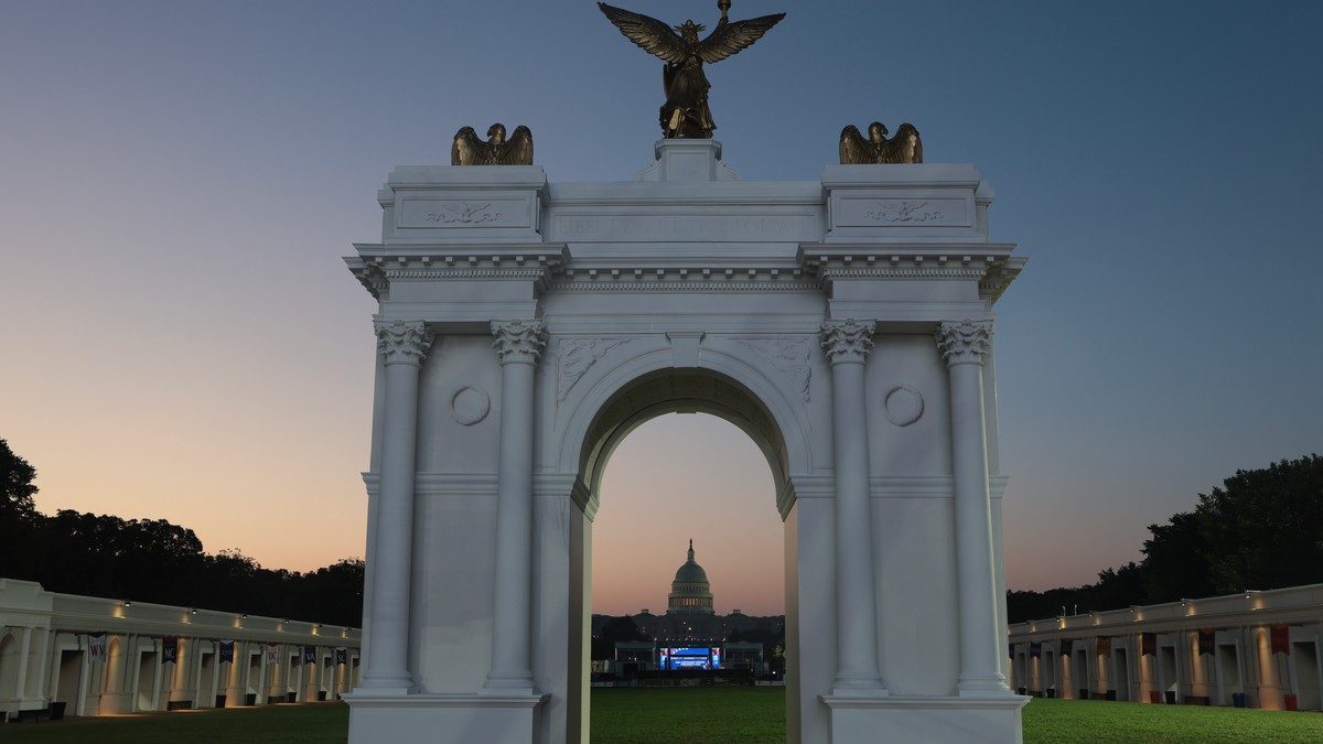 Imagine asociată subiectului: Trump vrea ca Arcul de Triumf din Washington să devină și complex militar