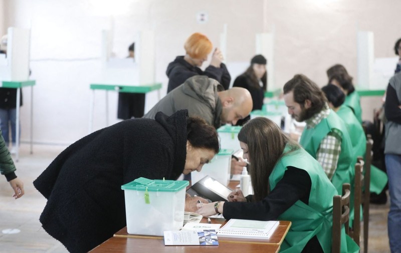 Comisia electorală din Georgia va renumăra parțial voturile contestate. Secțiile, alese aleatoriu