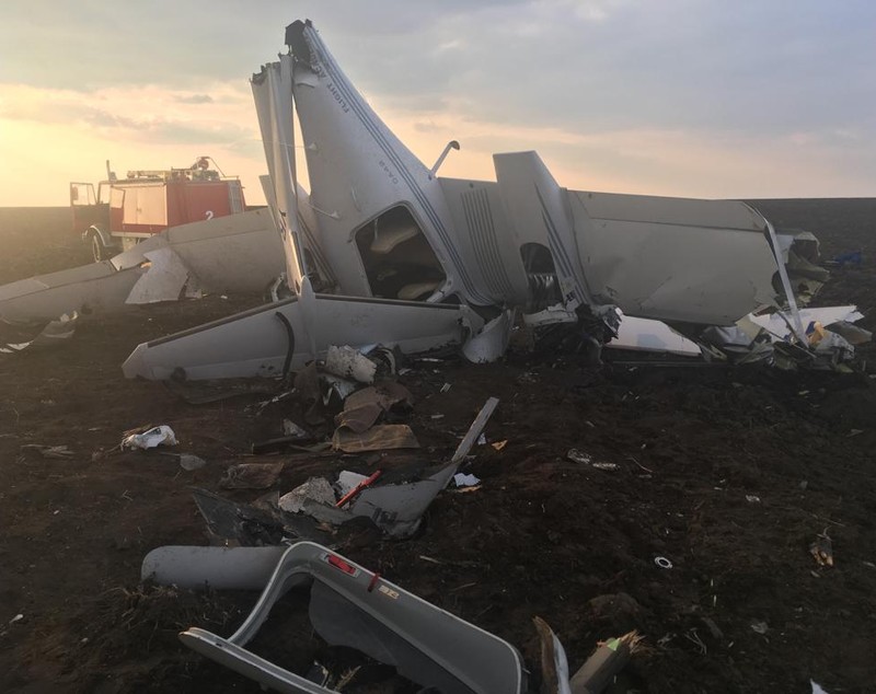 Un avion de instrucție s-a prăbușit la Tuzla! O persoană a murit și alta a fost rănită / VIDEO & FOTO