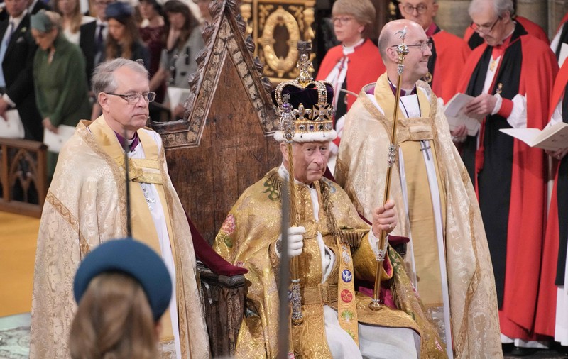„God Save The King”. Charles al III-lea a fost încoronat rege, primele imagini