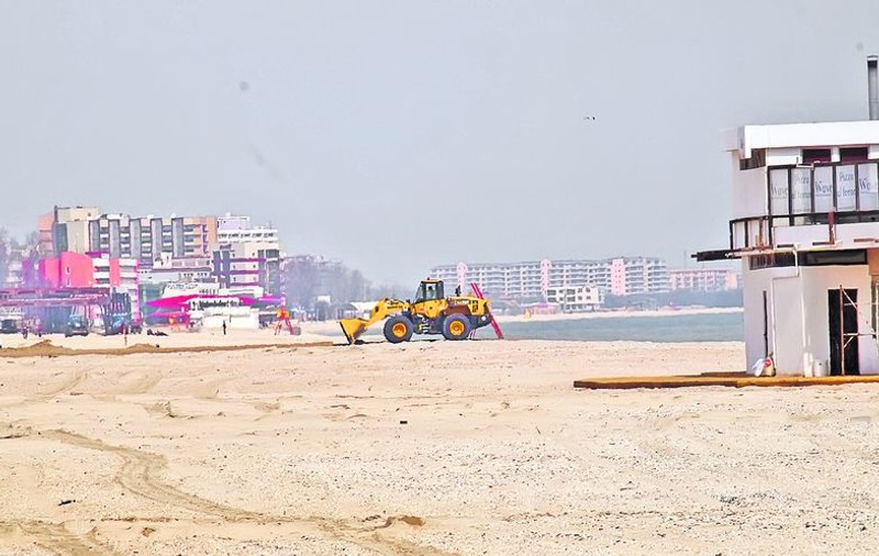 O noapte la Mamaia... cât o minivacanţă la bulgari