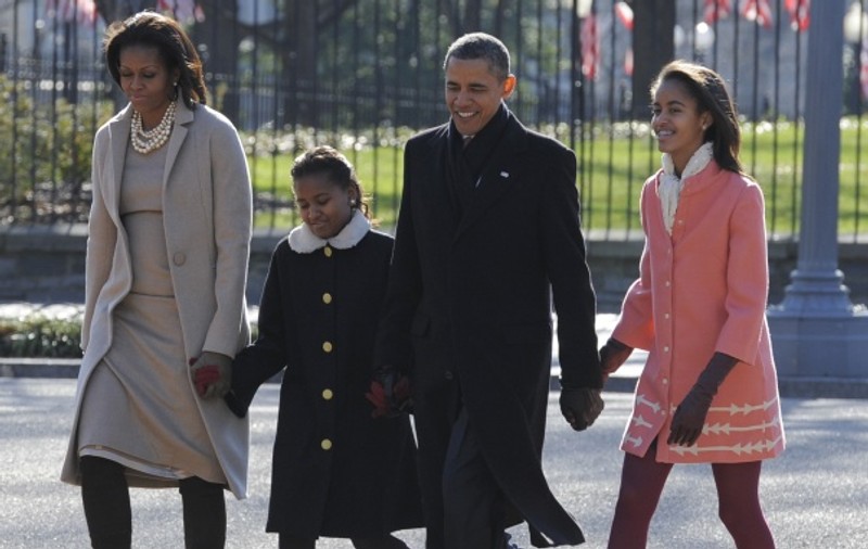 Incredibil! Află cât costă vacanţa de trei zile a familiei Obama!