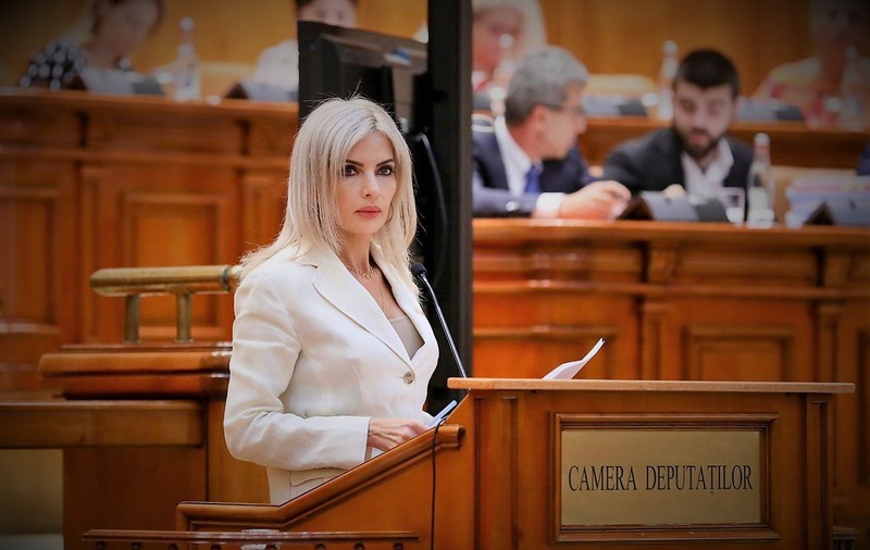 Ce a reclamat greșit USR și care este dosarul DNA în care votul deputatei PSD Laura Vicol ar fi putut să influențeze anchetarea soțului