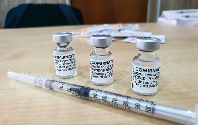 „Eu nu vreau Comirnaty, vreau Pfizer”. Explicaţii despre confuzia dintre cele două denumiri