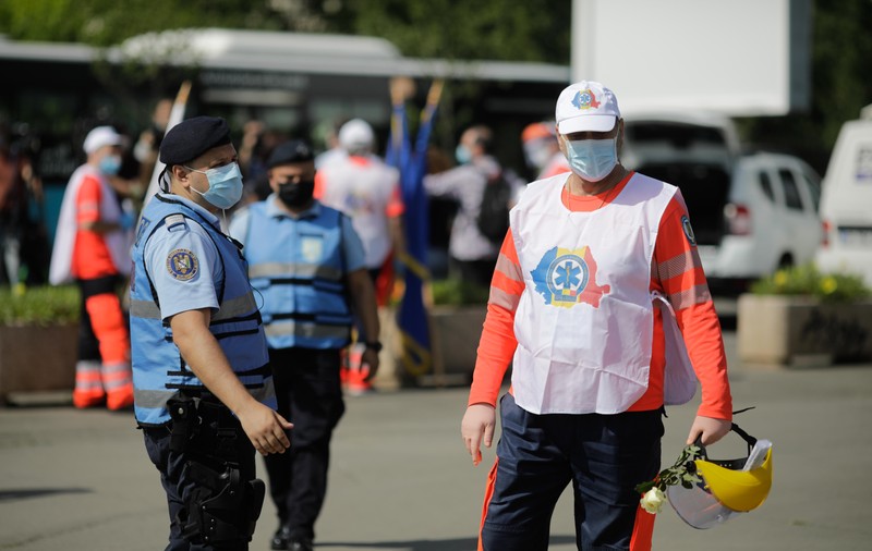 Victor Ponta, către ministrul sănătății: “Tătaru, dă banii oamenilor de la Ambulanţă!”