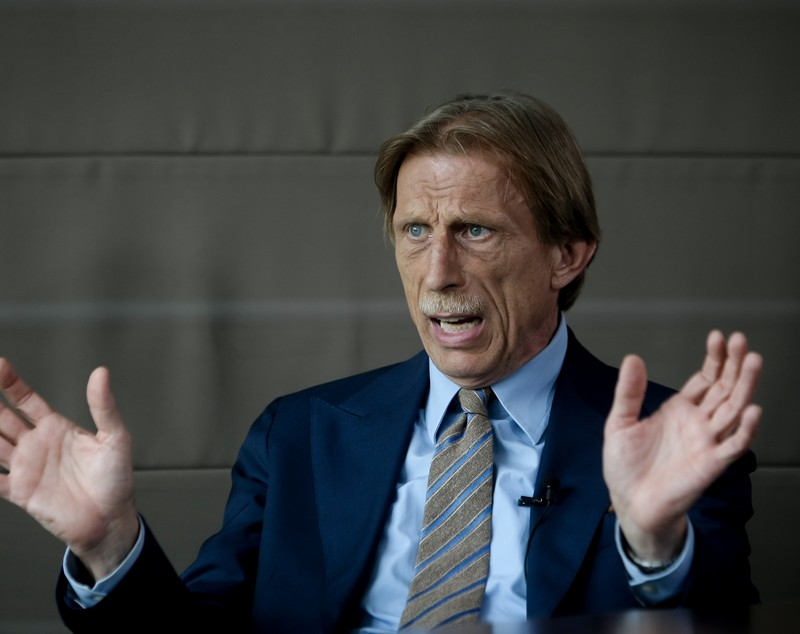 Neamțul Christoph Daum, selecționerul României, într-o confesiune sinceră: ”Viața e un dar pentru mine. Am avut o boală grea, dar am primit a doua șansă. Sunt norocos”. Cum pregătește debutul în preliminariile CM 2018 | EXCLUSIV&FOTO%VIDEO
