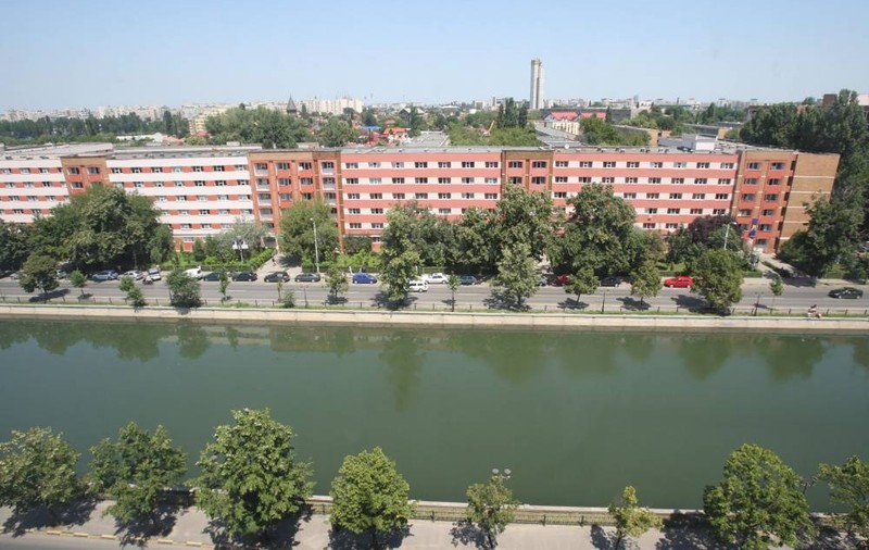 EXCLUSIV / Banda hoților beți, care îi jefuia pe studenții doar când tinerii dormeau duși