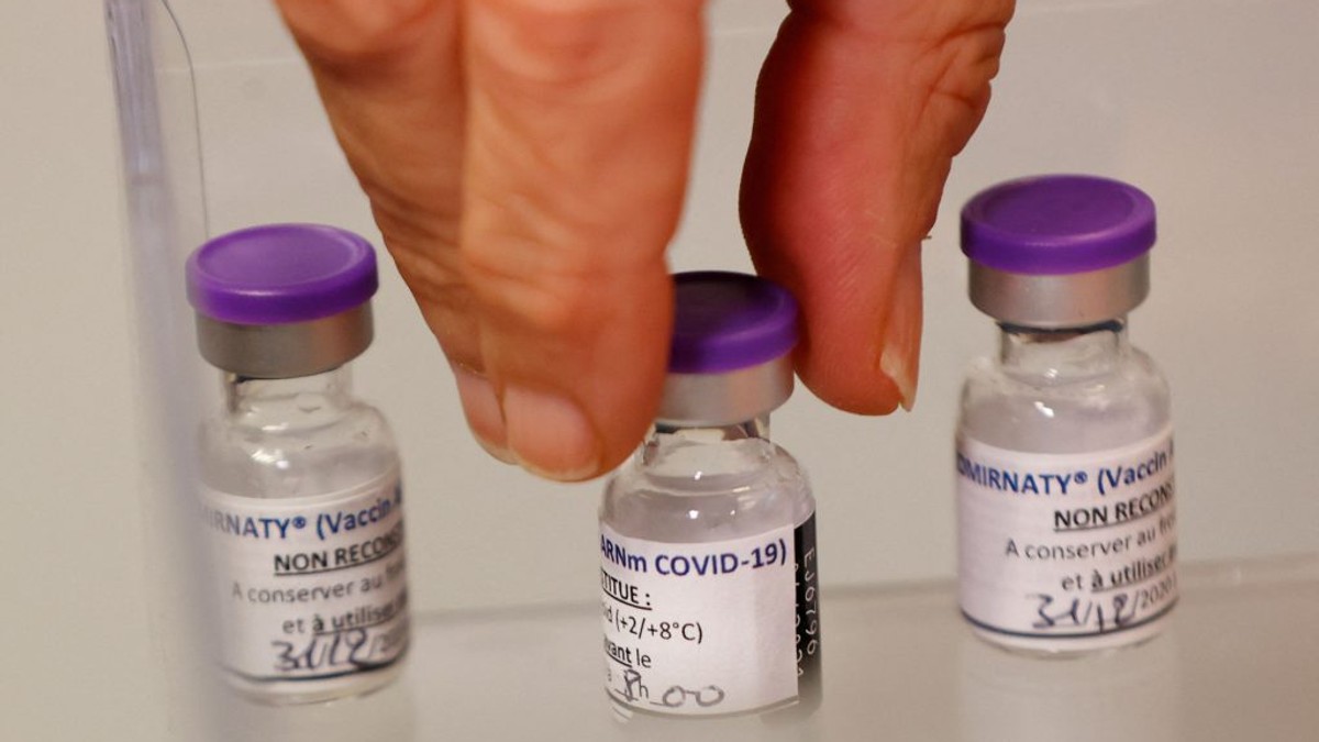 VIDEO UE a încheiat un acord cu Pfizer pentru alte 300 de milioane de doze de vaccin, după criticile privind numărul mic de doze cumpărate
