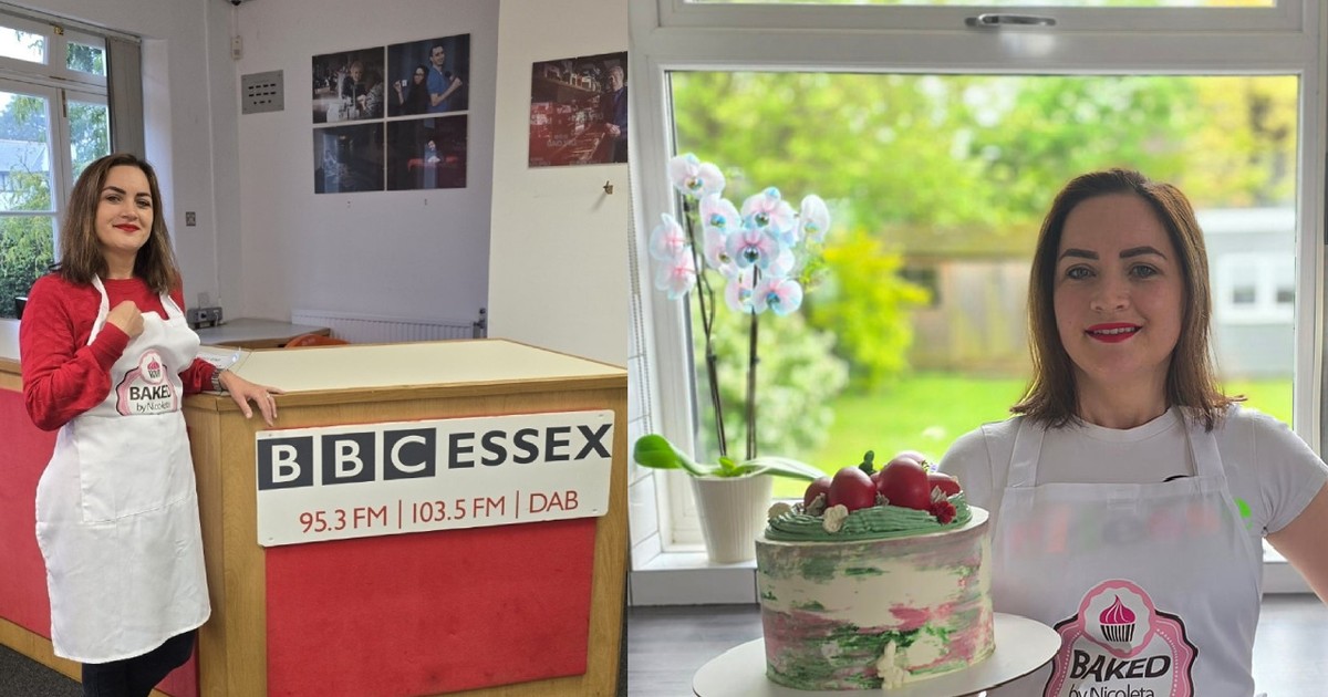 O femeie pozează alături în studiourile BBC Essex/ O femeie cu tricou alb si cu un tort în mână