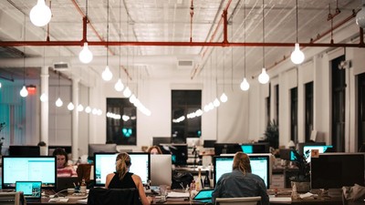 birou - foto Unsplash