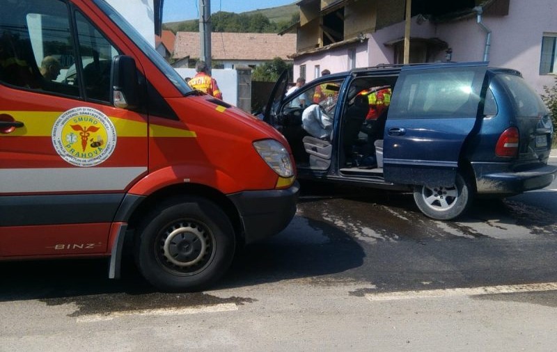 Trafic rutier blocat pe DN 14 în județul Sibiu, în urma unui accident auto soldat cu șase răniți