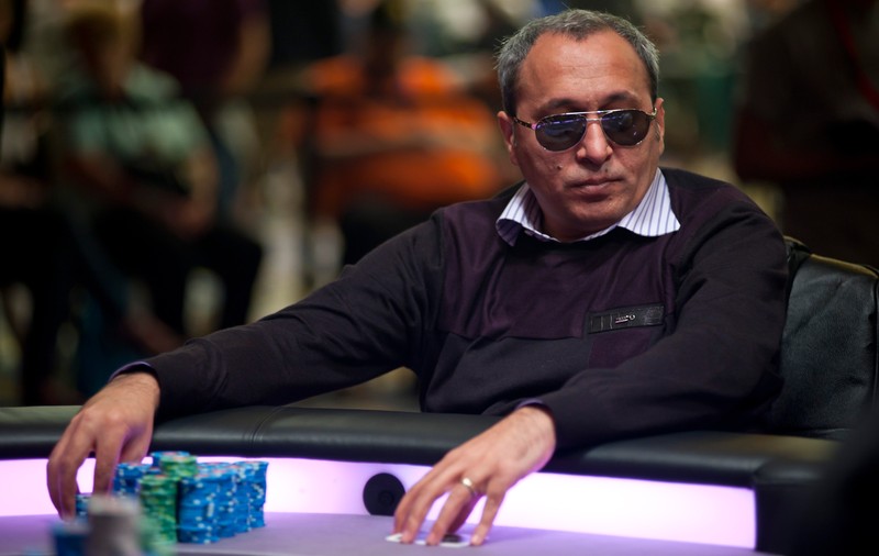 Ce s-a ales de omul care l-a învățat poker pe Pițurcă și ce s-a întâmplat după ce a câștigat un premiu de 1.350.000 $. ^Fratele lui făcea parte din gruparea Tarzan, care trafica prostituate, și e la pușcărie! Povești cu Piți de la jocurile de noroc