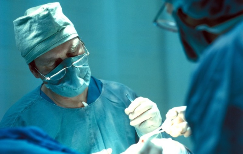 MAI RĂU DECÂT ÎN IAD! Ce a simţit femeia care s-a trezit în timpul operaţiei, dar medicii şi-au continuat treaba