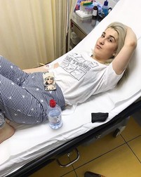 Adda a leșinat pe stradă. Artista a ajuns de urgență la spital