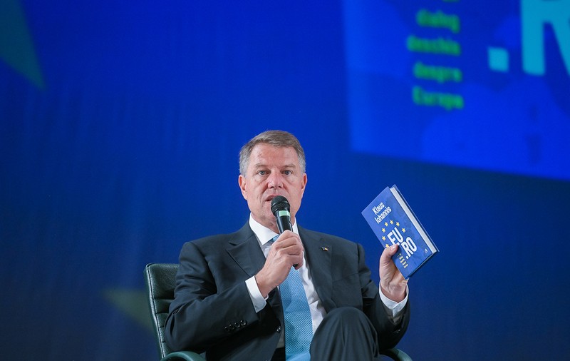FOTO | Iohannis, un nou atac la PSD, de la Ploieşti: „În loc să se preocupe de problemele țării, a avut în cap doar să rezolve dosarele hoților cocoțați în vârful statului”
