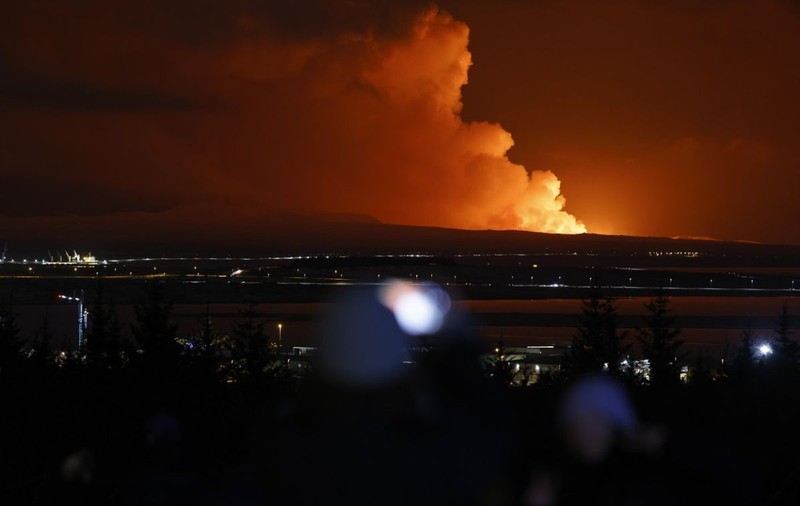 Un vulcan a erupt în Islanda, după numeroase cutremure. Erupția amenință un oraș cu mii de locuitori, între timp evacuați - VIDEO