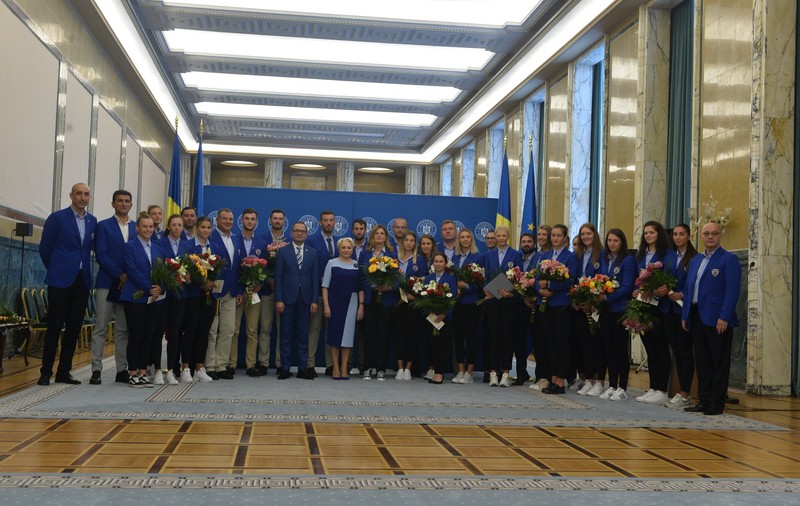 Medaliaţii la Europenele de canotaj de la Lucerna, premiaţi de Guvern cu aproape un milion de lei