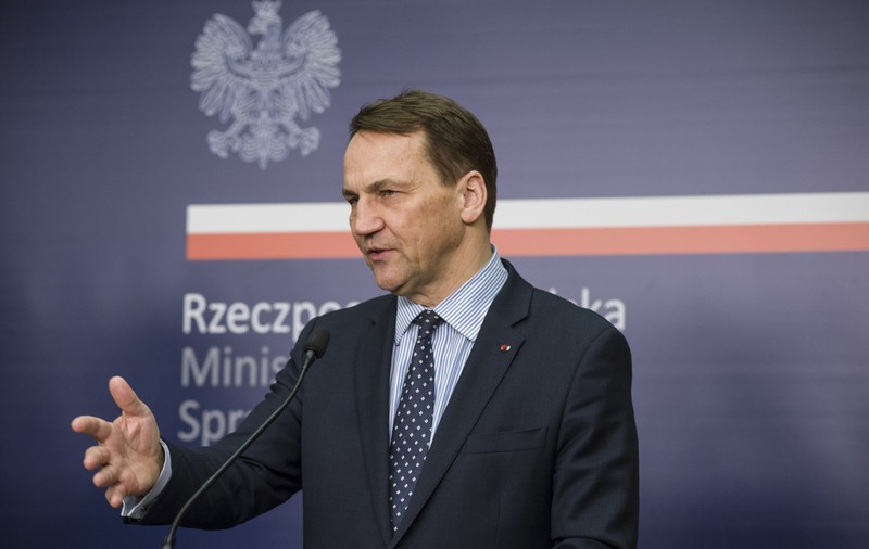 Polonia denunță un război hibrid și restrânge deplasările diplomaţilor ruşi. Reacția Moscovei