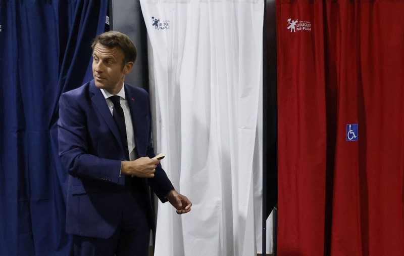 Alegeri Franța: Alianța lui Macron luptă pentru a păstra majoritatea în parlament, după un rezultat bun obținut de opoziția de stânga
