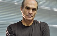 Protestatarii au aprins lumânări cu inițialele jurnalistului Cristian Tudor Popescu (CTP) și i-au cântat „Veșnica pomenire”, un gest care a stârnit un val de critici vehemente în spațiul public.