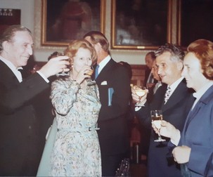 Alături de premierul Margaret Thatcher Foto: ARHIVELE NAȚIONALE