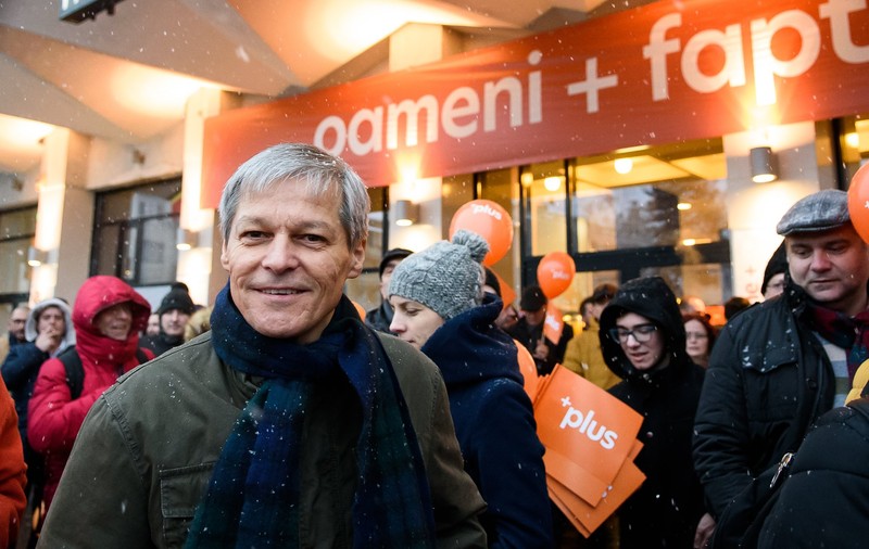 FOTO. Dacian Cioloş anunţă noul său partid: "PLUS", înregistrat deja oficial. Fostul premier renunţă la Mişcarea România Împreună, blocată în instanţă