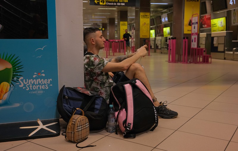 Cum arăta Aeroportul Otopeni la finalul unei zile de haos și incertitudine pentru călătorii Blue Air