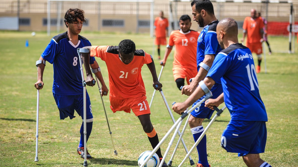 Bărbații din Gaza cu picioarele amputate își caută alinarea în fotbal