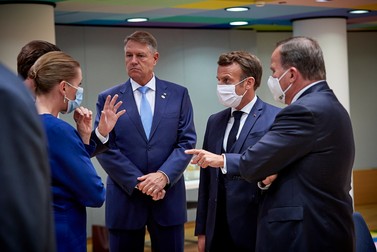 Klaus Iohannis, fără mască, în timp ce toți liderii din jurul lui respectă această măsură