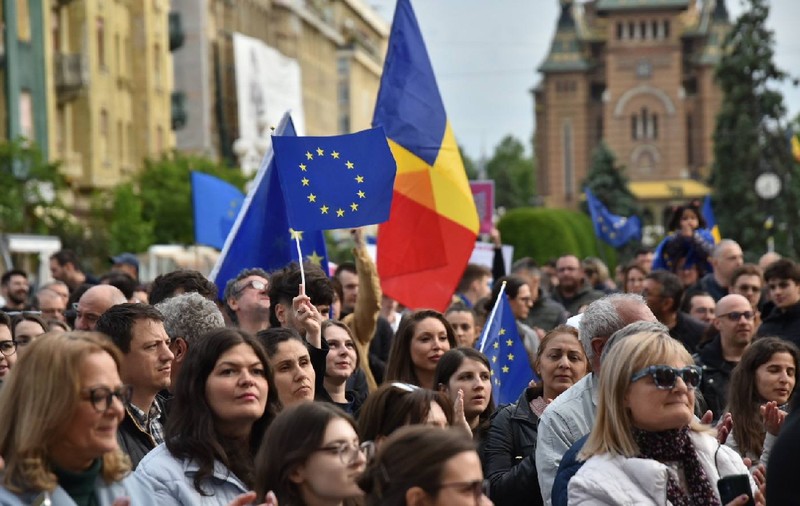 Mitinguri pro-Europa în Cluj și Timișoara, în ultima zi de campanie: „Pe noi ne interesează şi bananele, şi blugii”