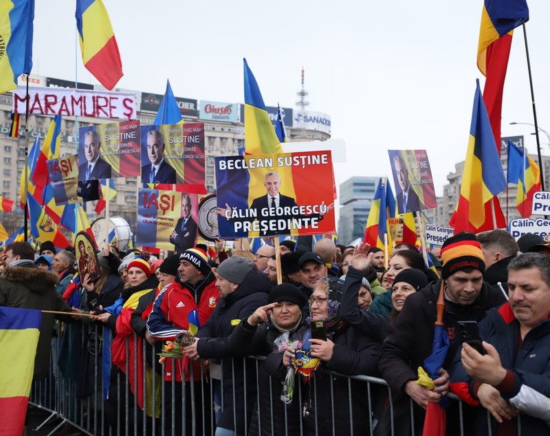 Străzi închise de poliție în ultima clipă în București, în timpul mitingului anunțat de AUR pe 1 martie