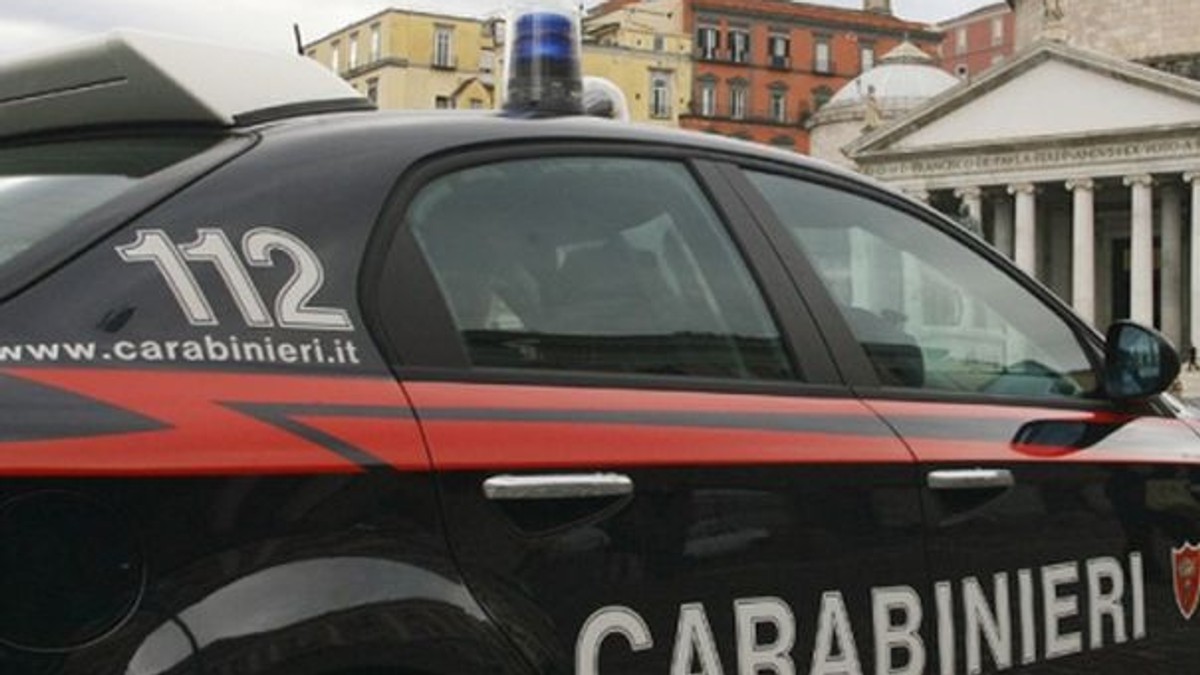 Doi pensionari italieni i-au furat rucsacul unui muncitor român