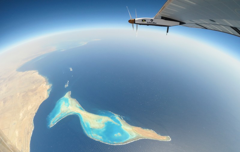 Solar Impulse 2 a scris istorie! Avionul alimentat doar cu energie solară a finalizat un înconjur al lumii