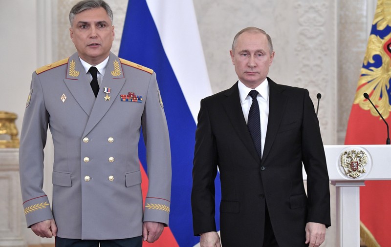 General rus, comandant al Forțelor Terestre staționate în Belarus, filmat când face striptease: „Fin cunoscător al restaurantelor și doamnelor din Minsk”
