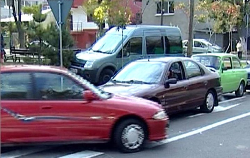 O vedetă autohtonă a distrus maşina unui coleg de breaslă