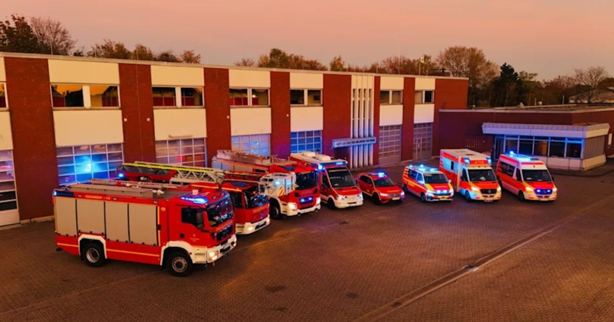Mai multe autospeciale sunt parcate în stația de pompieri a orașului Dulmen din Germania, care a fost păcălit cu 400.000 de euro la cumpărarea a două mașini