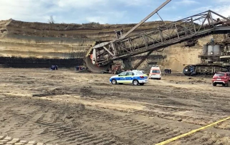Accident de muncă mortal la Cariera Roșia. Un sudor și-a pierdut viața în timp ce repara un excavator