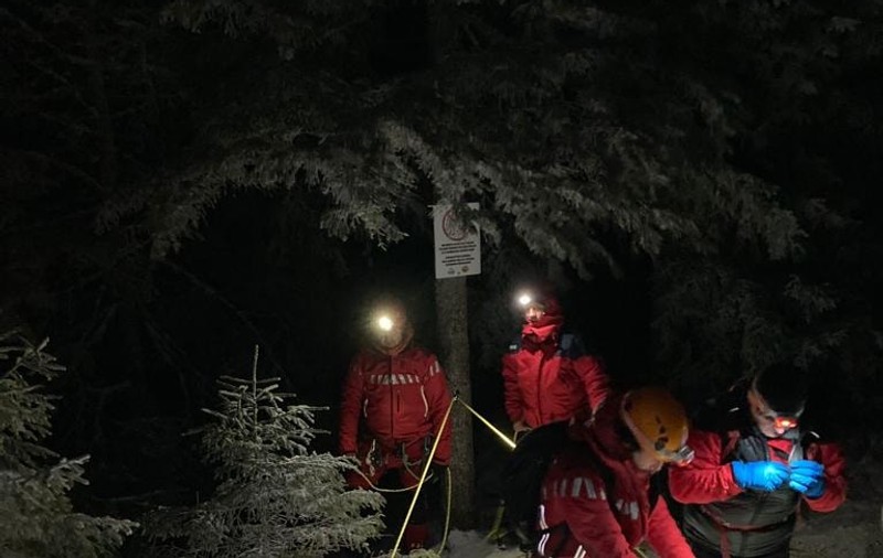 Un bărbat a murit după ce a căzut de pe o stâncă aproape 80 de metri, în zona cabanei Lacul Roșu