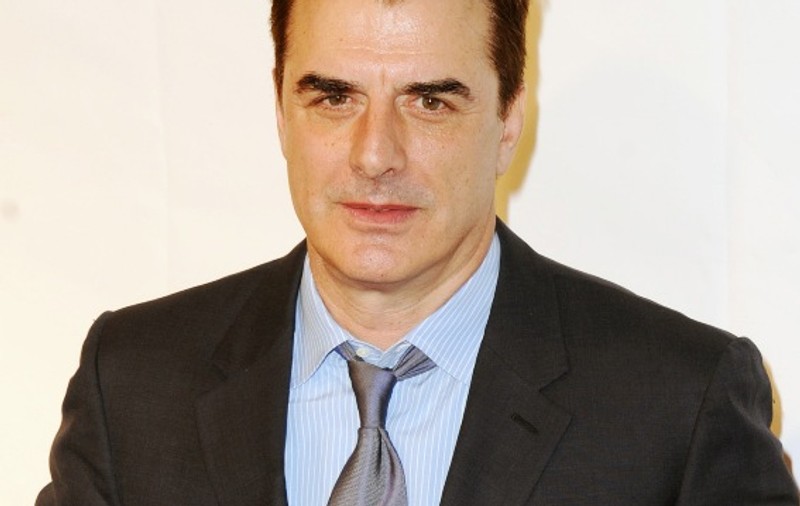 Carrie plângea după el în "Totul despre sex", iar acum el ÎI VINDE PANTOFII! Vezi cum FACE BANI Mr. Big!