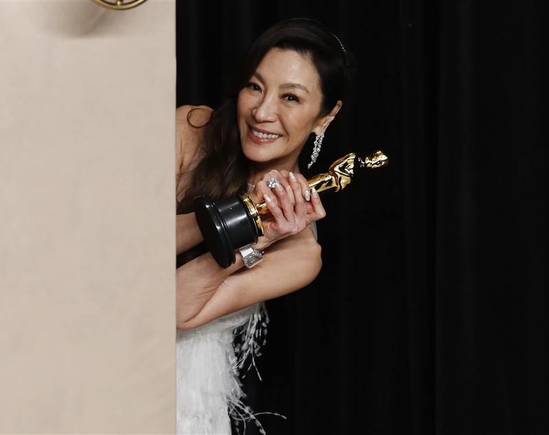 Codin Maticiuc se laudă că a închiriat aceeași locuință din Los Angeles ca actrița Michelle Yeoh, laureată cu Oscar în 2023