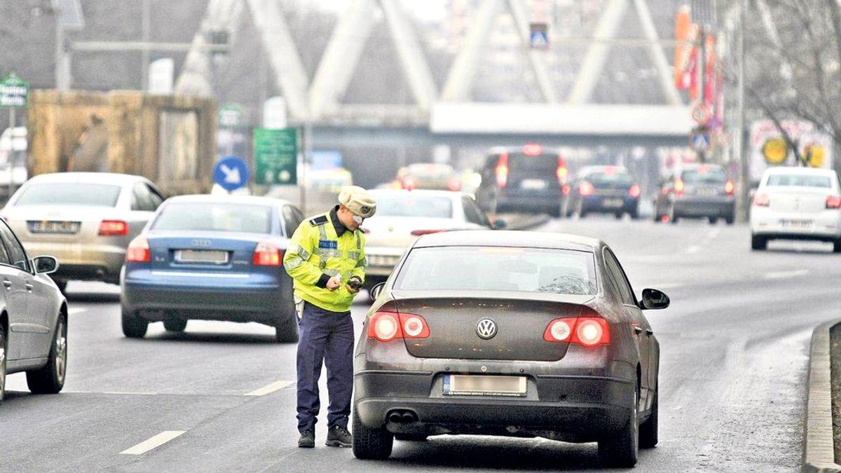Doi șoferi drogați, prinși în trafic de polițiștii giurgiuveni. Analizele au arătat că bărbații consumaseră cocaină