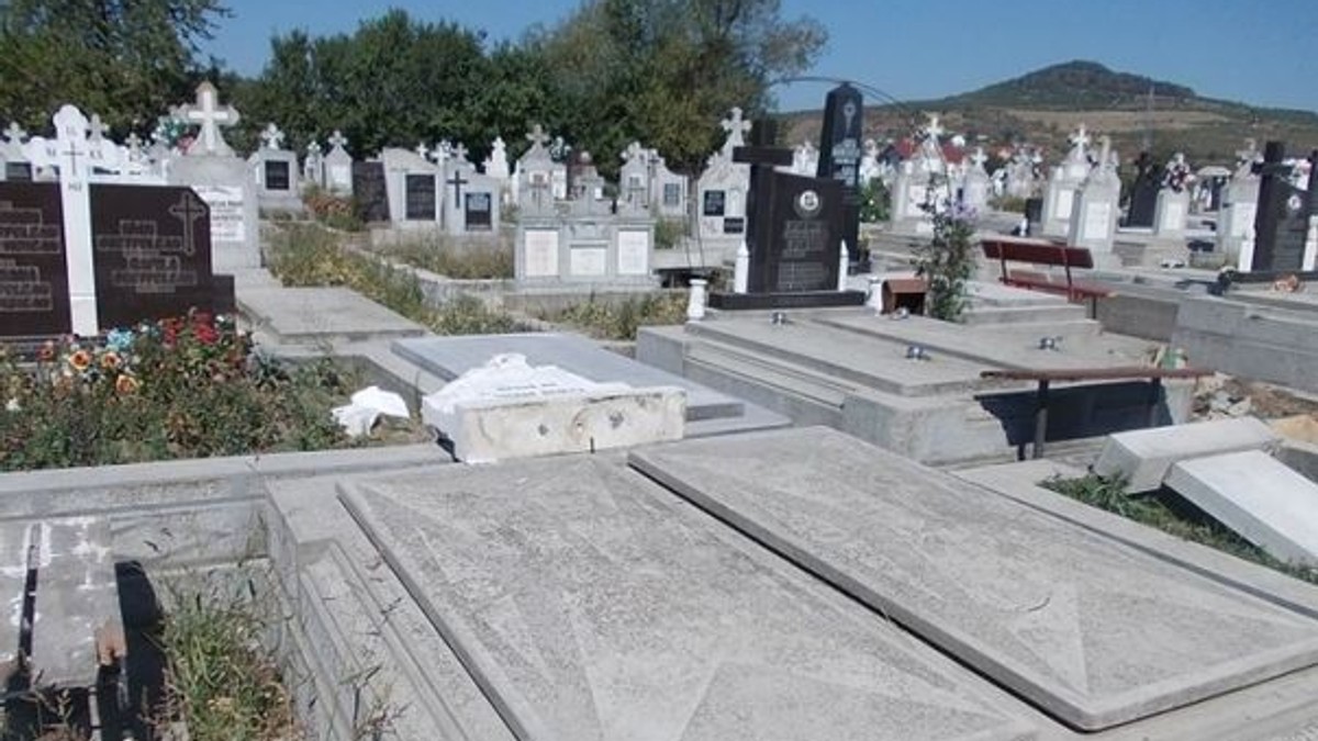 Directorul juridic al Cimitirelor a fost arestat la domiciliu