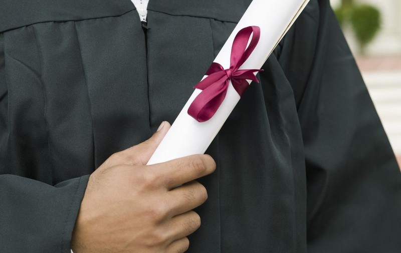 A absolvit facultatea la 96 de ani, în aceeaşi zi cu nepotul său