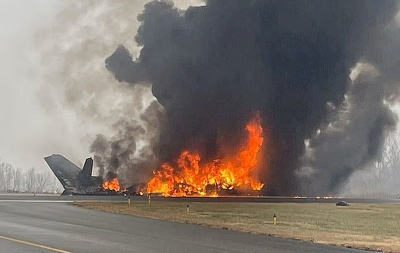 Cel puțin șase morți după ce un avion s-a prăbușit în timpul aterizării, în Carolina de Nord