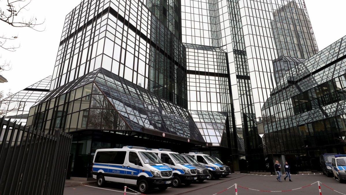 Percheziții de amploare la Deutsche Bank într-un dosar de spălare de bani