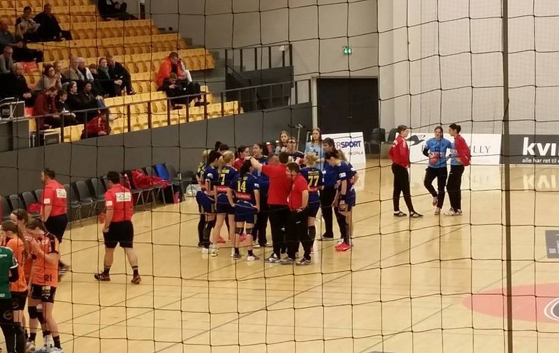 Corona Brașov, ca și calificată în semifinalele Cupei EHF