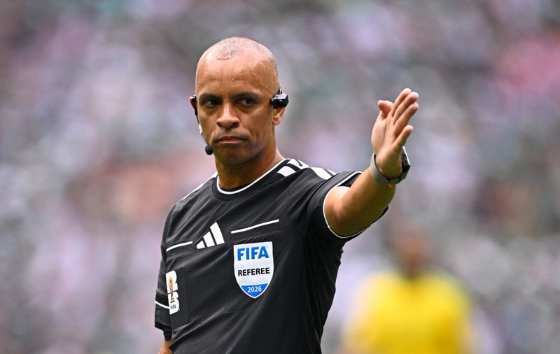 De ce arată precum Robocop arbitrii de la Cupa Mondială de fotbal
