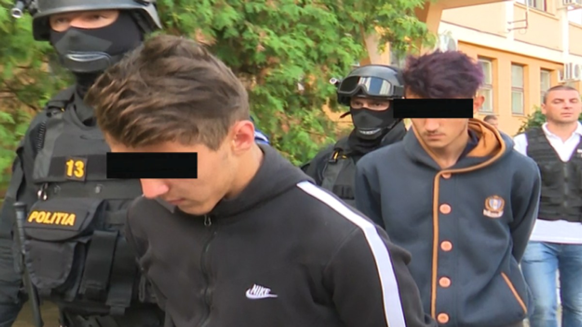 Cei doi tineri care au omorât un taximetrist din Lugoj au fost reținuți. Adolescenții sunt acuzați de omor calificat