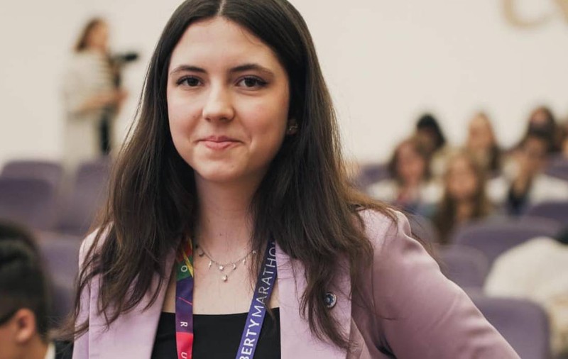 Eleva româncă admisă la Harvard a povestit pe TikTok cum a reușit: „Ce-ar fi să-i facem ei un milion de like-uri în locul influencerilor?"